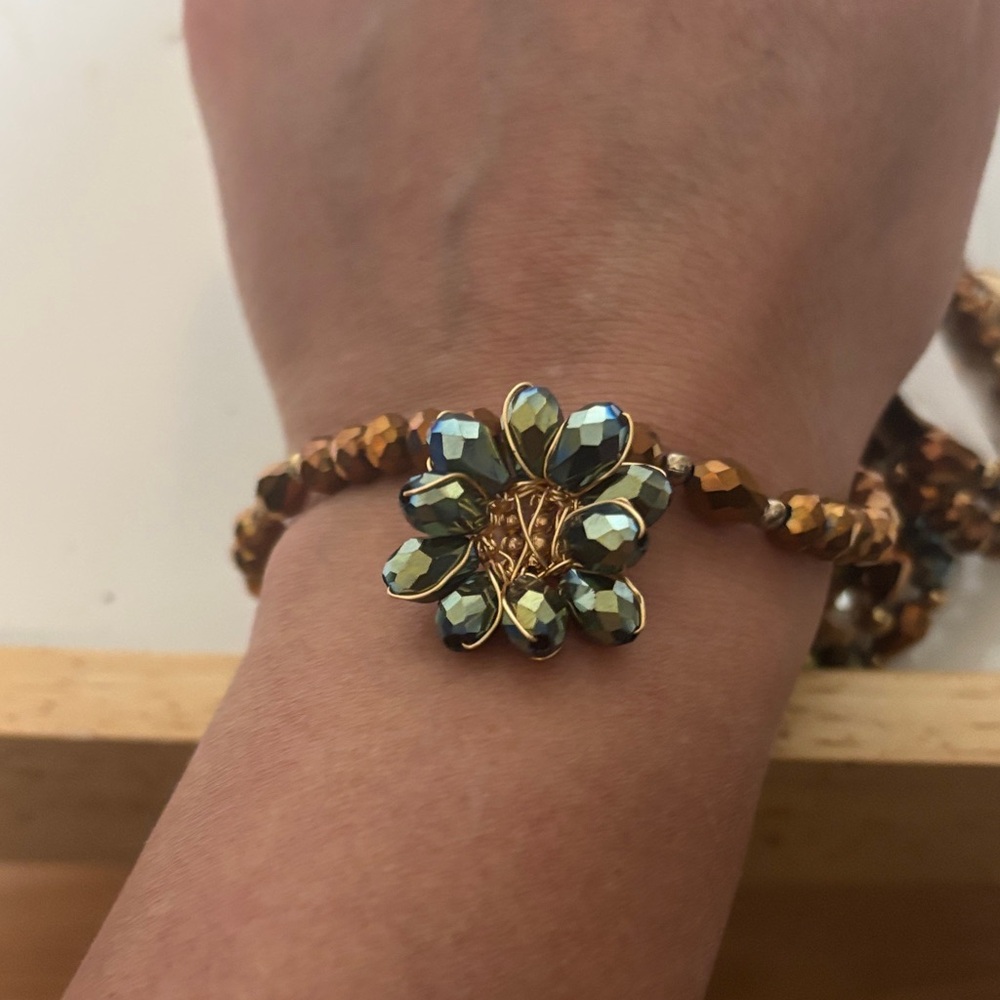 Bach Beaded set of 7 stretch bracelets with charms. NWT - Picture 8 of 15